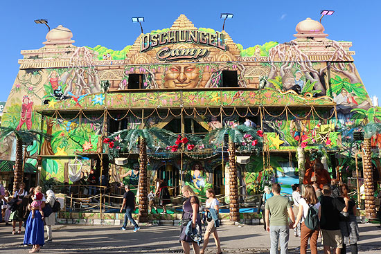 Dschungelcamp auf dem Oktoberfest 2018 (©Foto: Martin Schmtz)